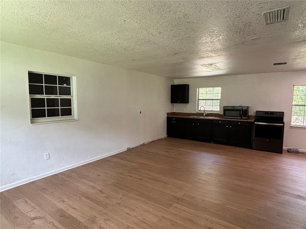 205 S Chandler Avenue - Photo 2