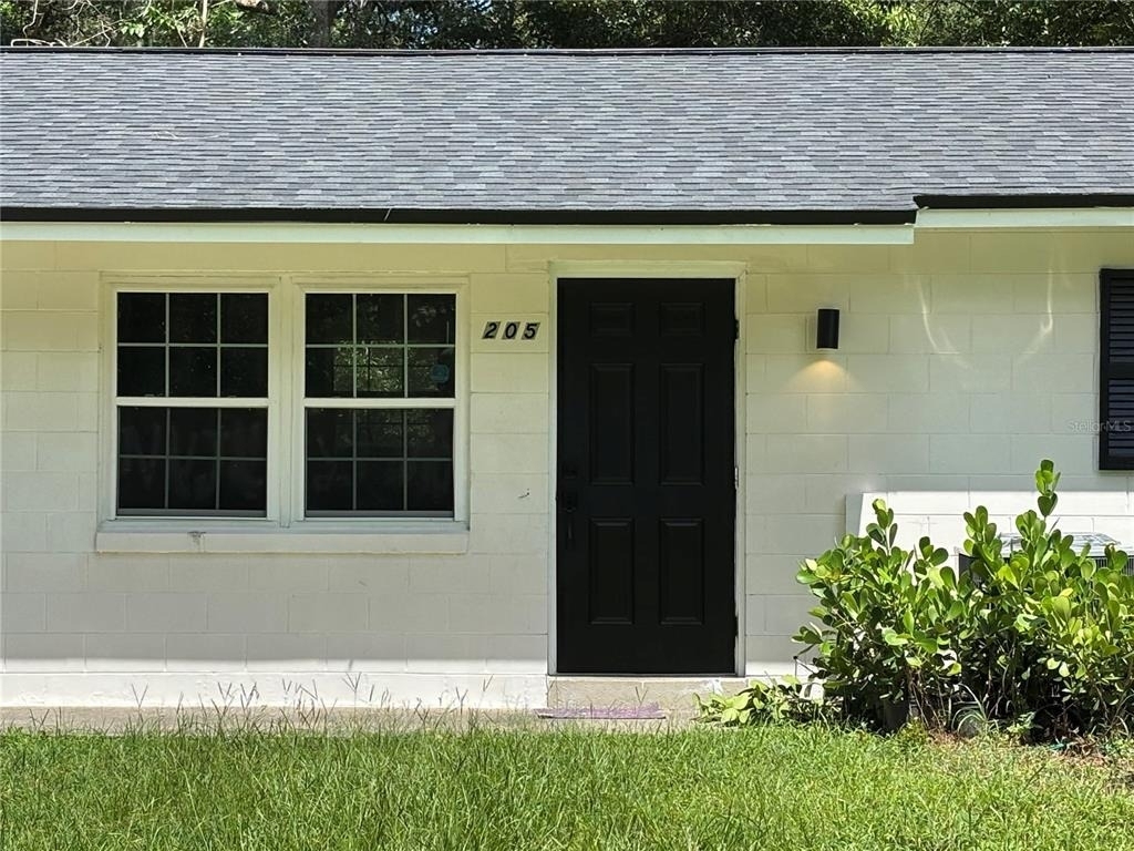 205 S Chandler Avenue - Photo 1