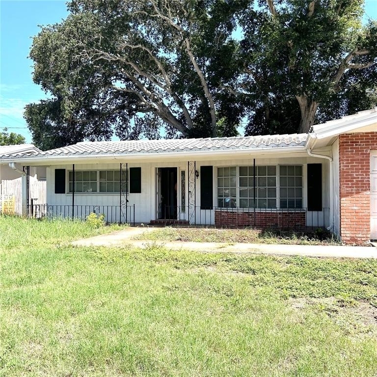 2152 Greenbriar Boulevard - Photo 0