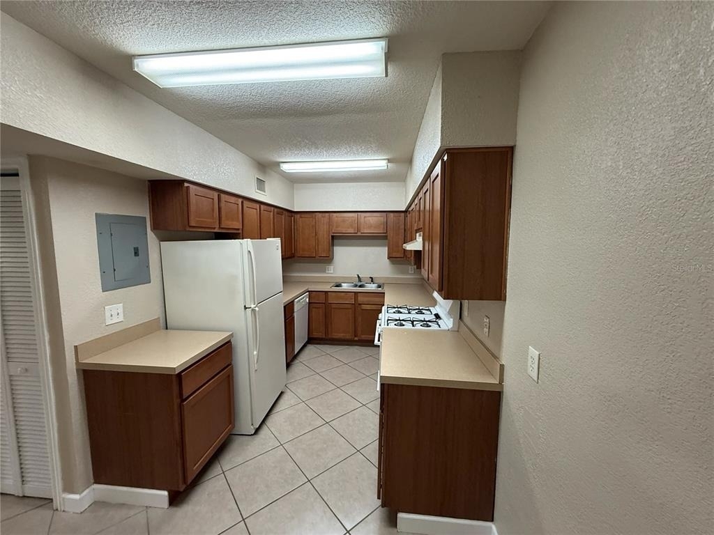 1355 Drew Street - Photo 3