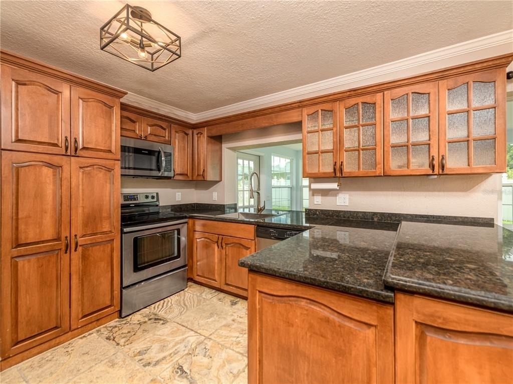 1661 Algonquin Drive - Photo 8
