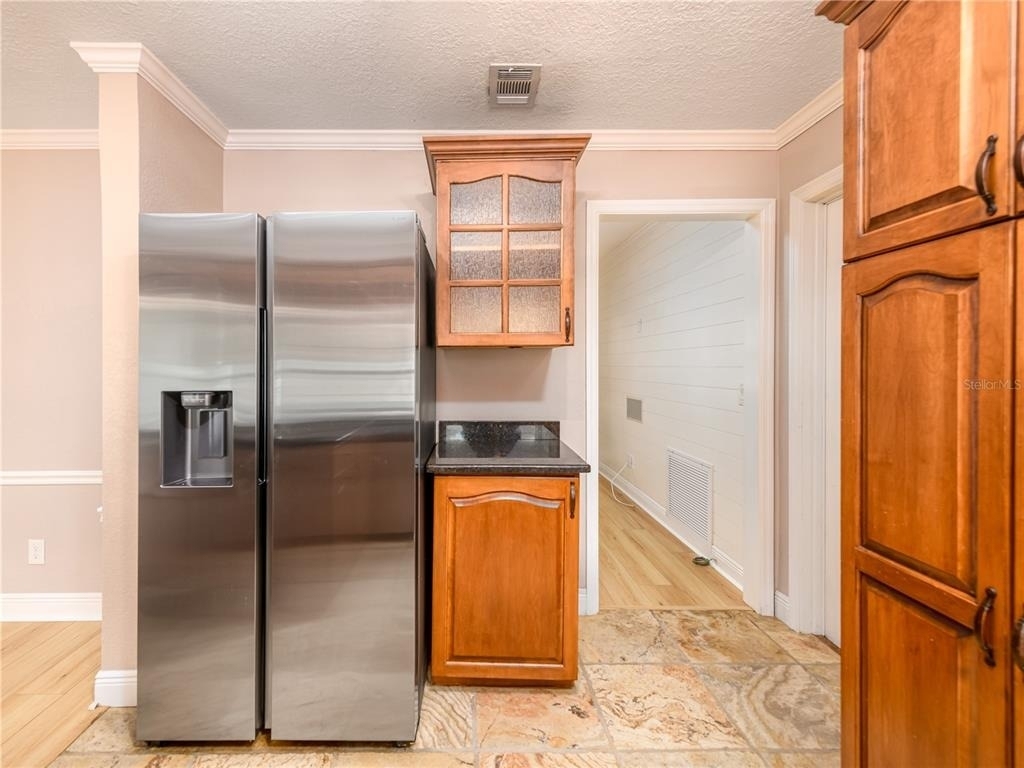 1661 Algonquin Drive - Photo 11