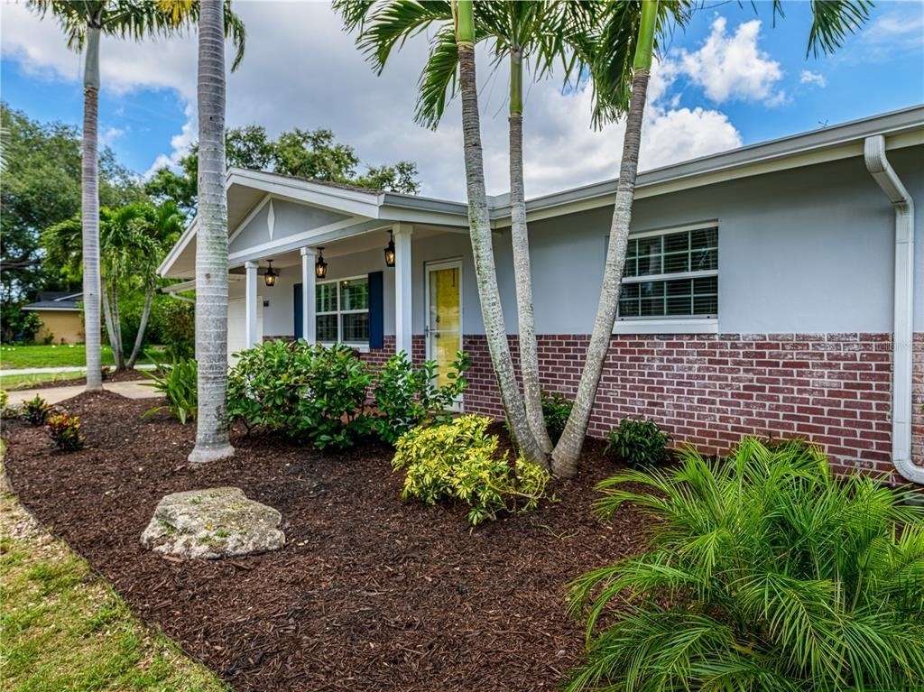 1661 Algonquin Drive - Photo 1