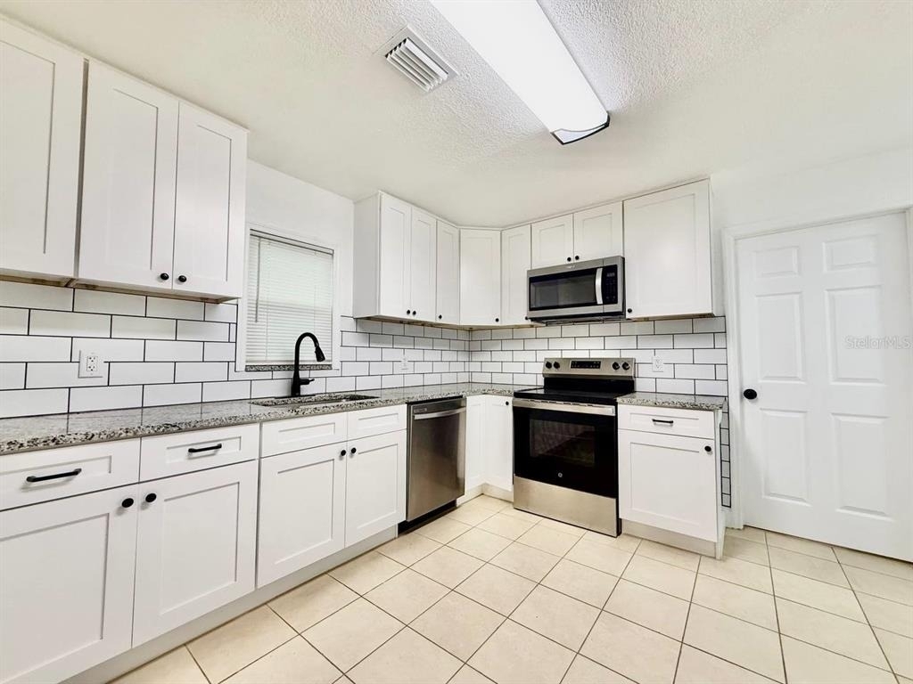 8004 N Marks Street - Photo 10