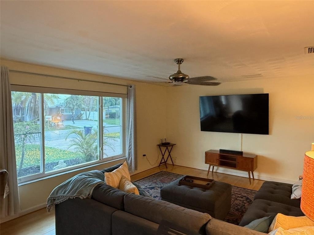 2720 Goldenrod Street - Photo 2