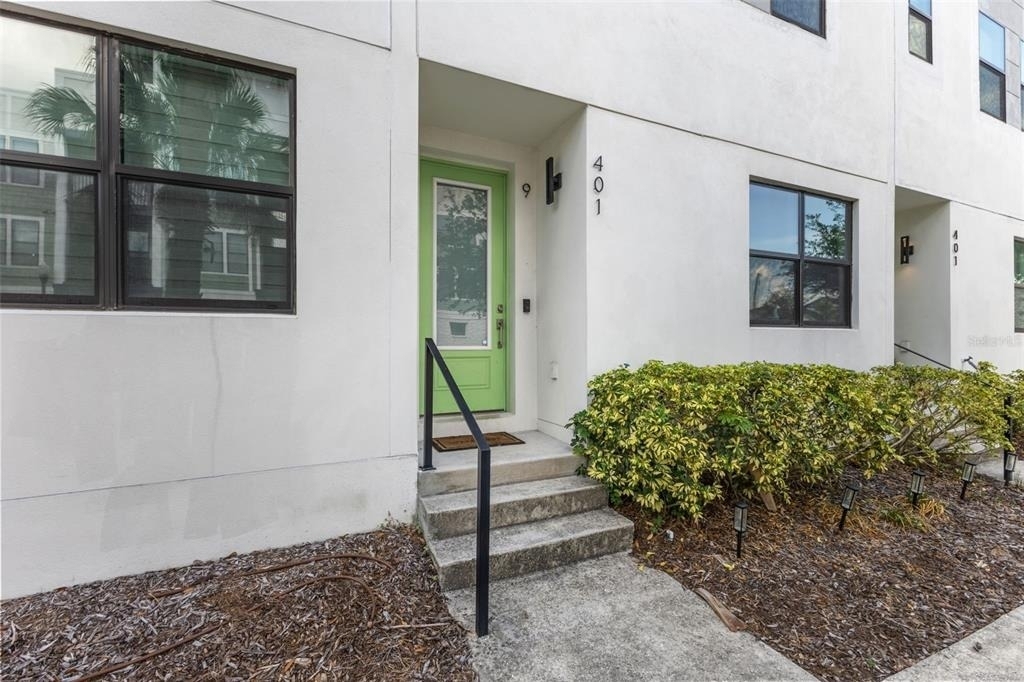 401 N Oregon Avenue - Photo 1