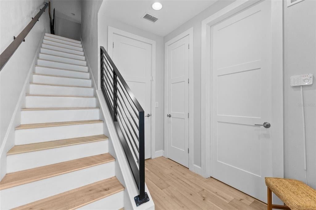 401 N Oregon Avenue - Photo 2