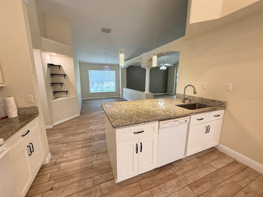 1221 Singleton Circle - Photo 4