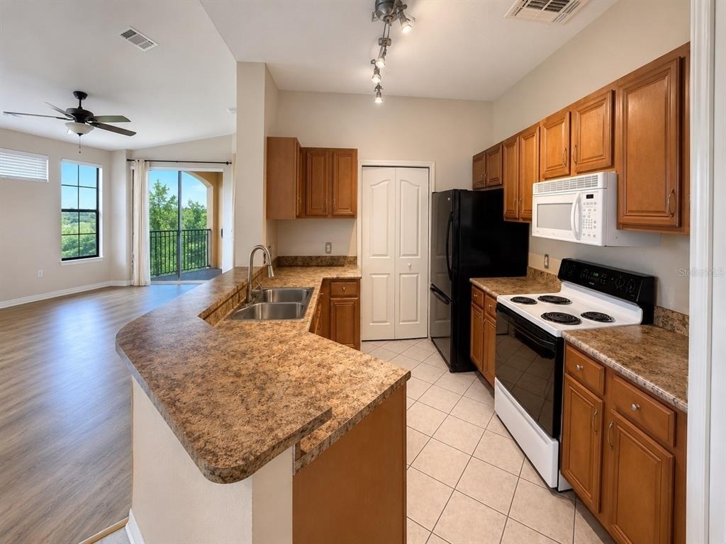 6157 Metrowest Boulevard - Photo 3