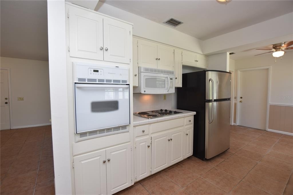 204 Chaucer Lane - Photo 3