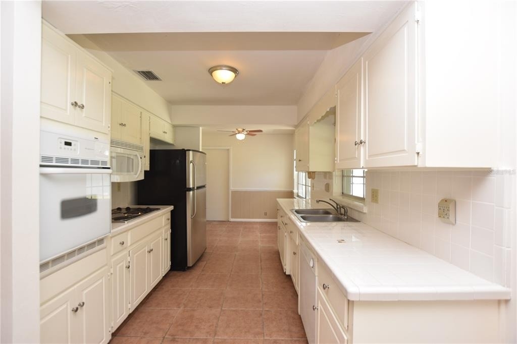 204 Chaucer Lane - Photo 4