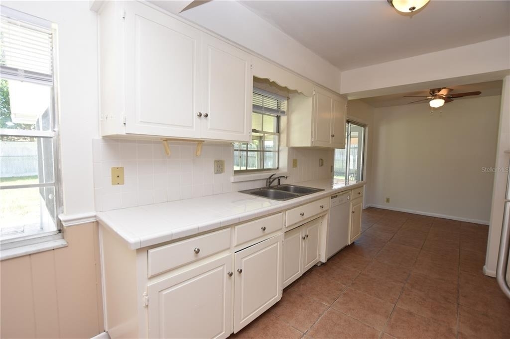 204 Chaucer Lane - Photo 2