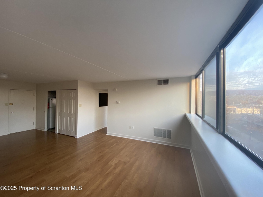 220 Linden Street - Photo 2