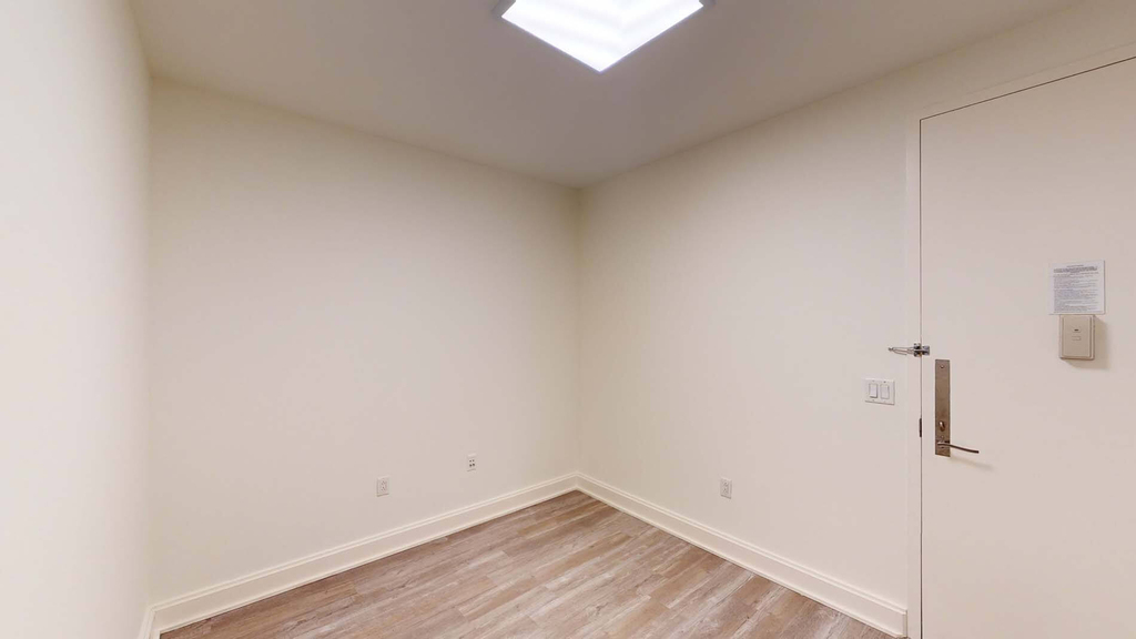 10 Hanover Square - Photo 2