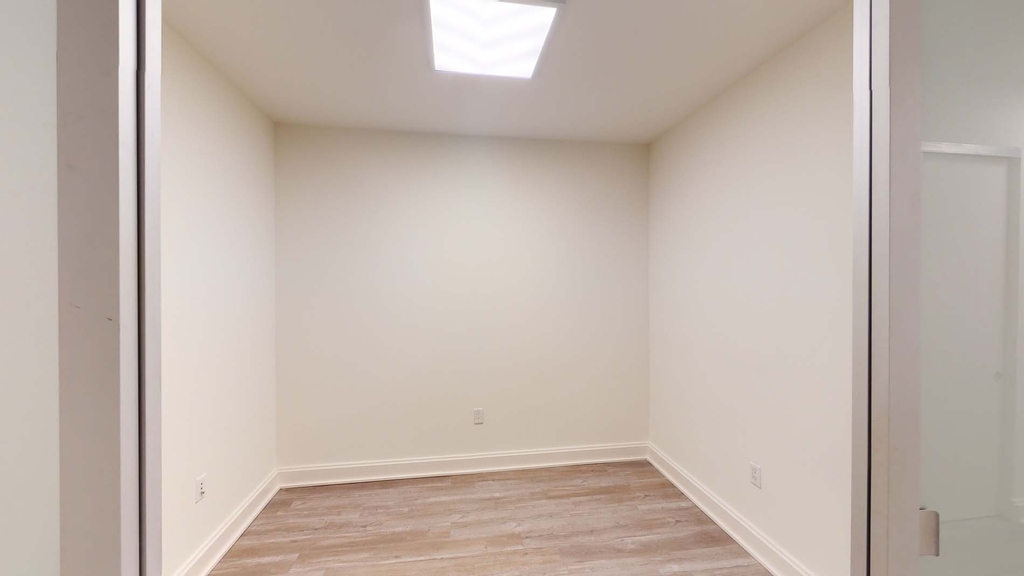 10 Hanover Square - Photo 2