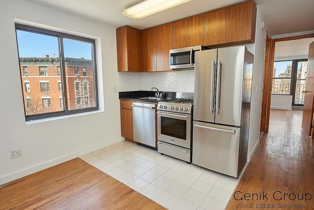 29 7th Avenue South - Photo 1
