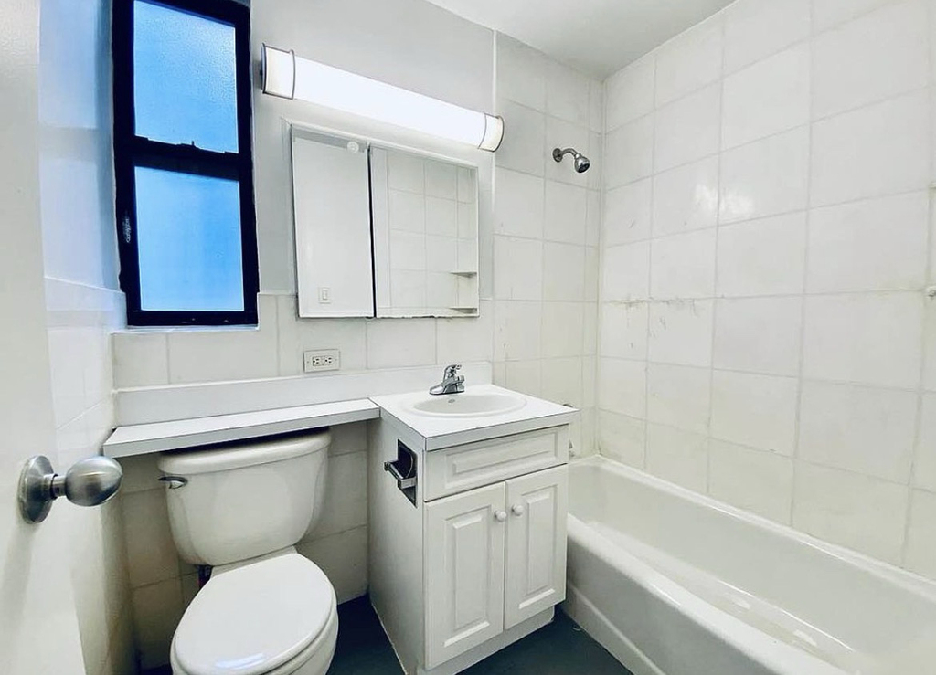 235 East 46th Street - Photo 2