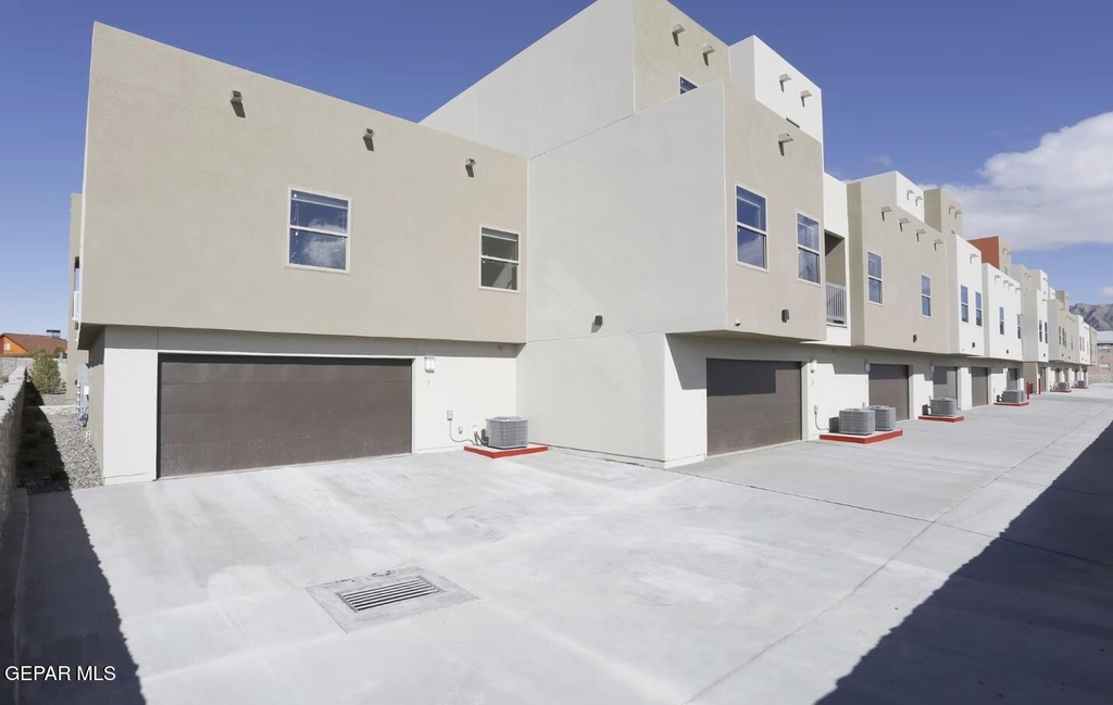 410 Thorn Avenue - Photo 5