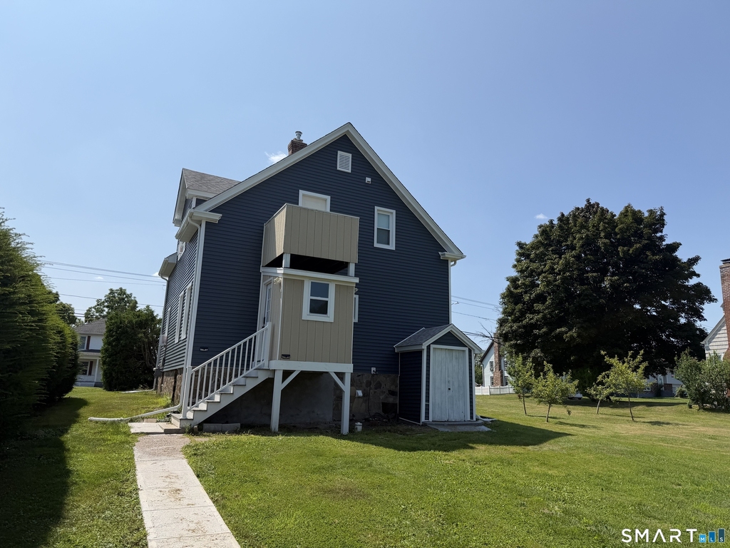 212 Maple Hill Avenue - Photo 2