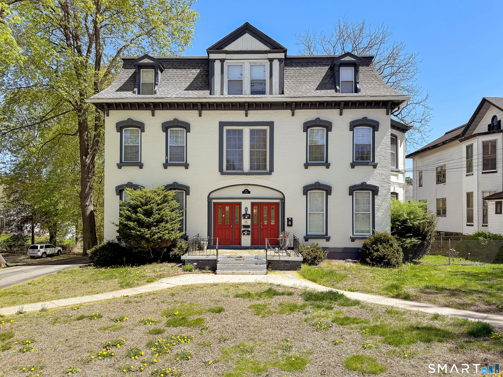 221 Broadway - Photo 0