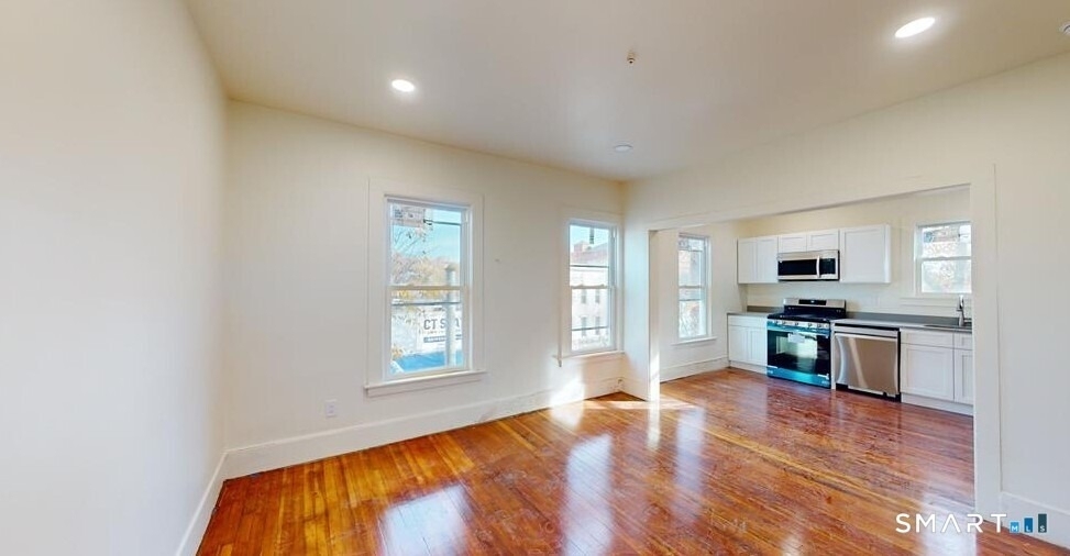 736 Main Street - Photo 2