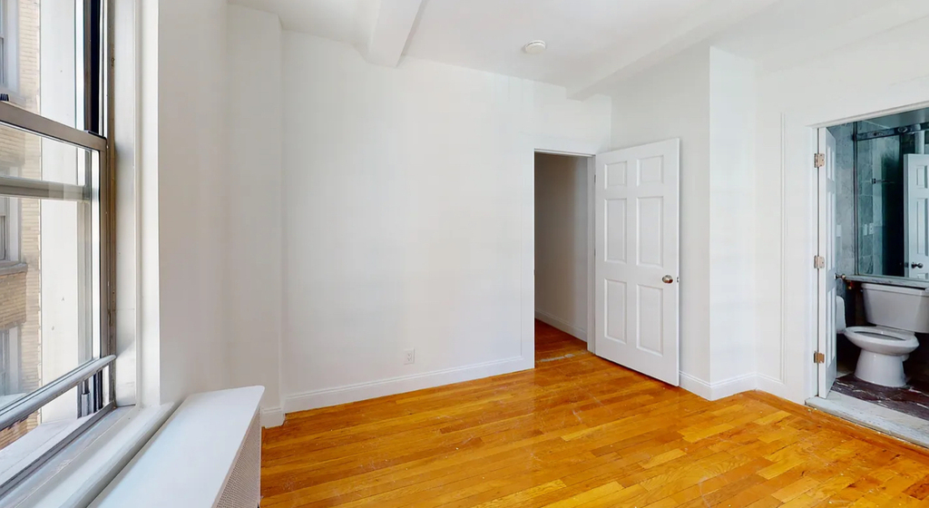 East 38th Street - Photo 6