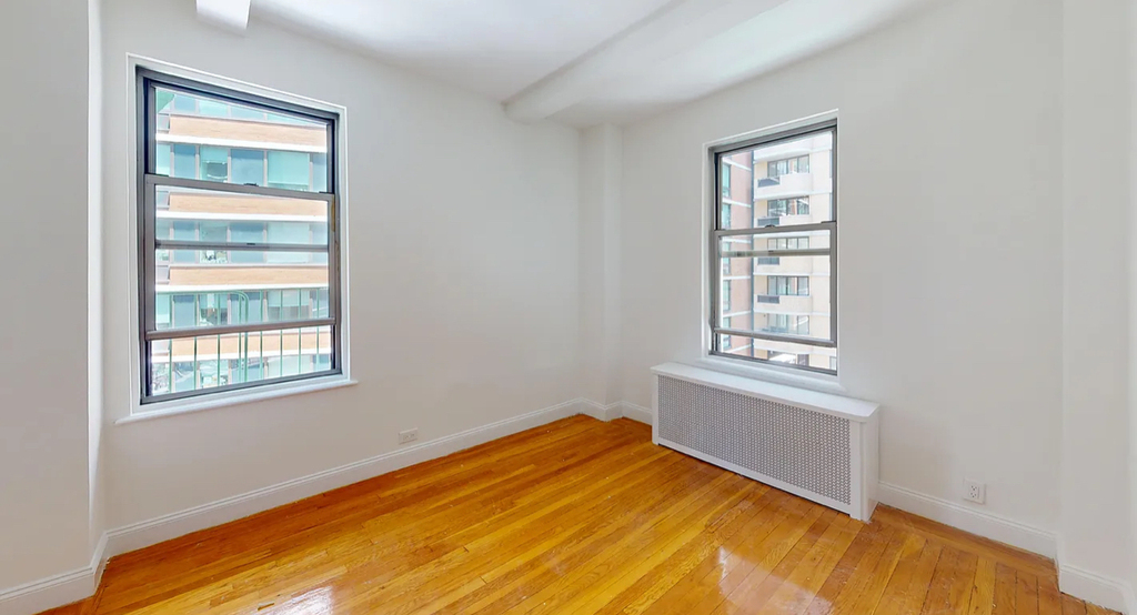 East 38th Street - Photo 3