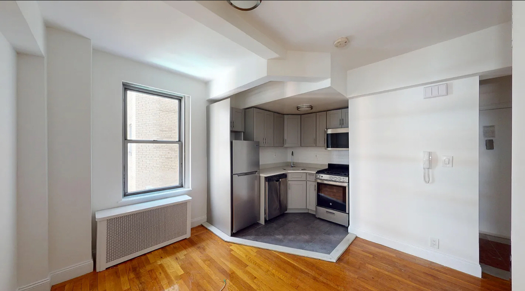 East 38th Street - Photo 2