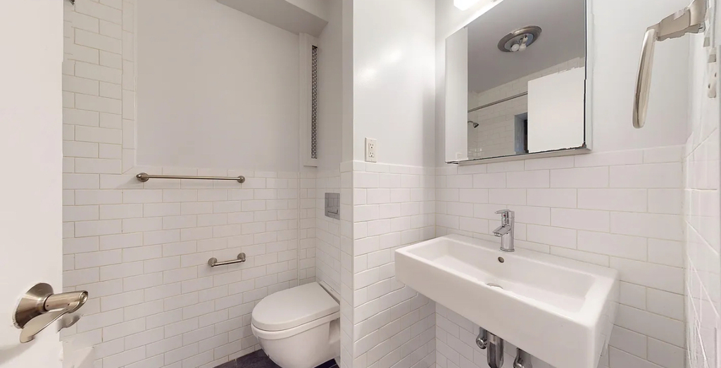 East 65th  Street - Photo 5