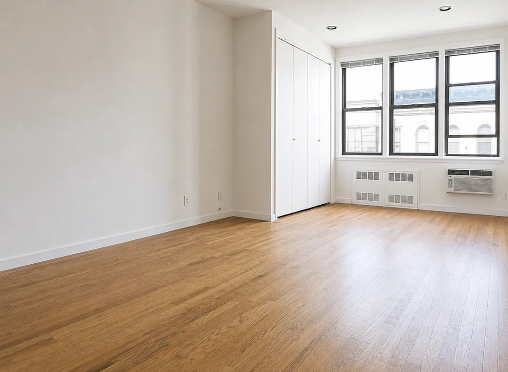 East 90tth Street - Photo 4