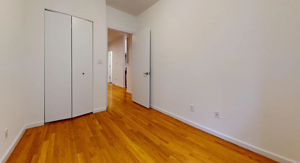 East 65th  Street - Photo 4