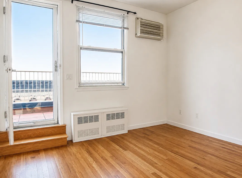 East 90tth Street - Photo 5