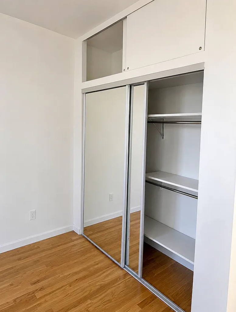 East 90tth Street - Photo 8