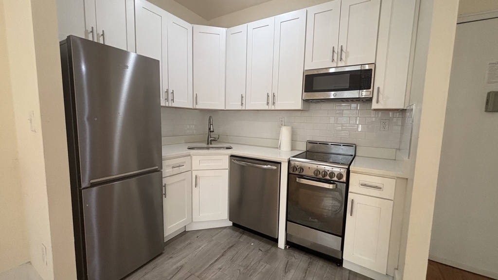 West 76th Street - Photo 10