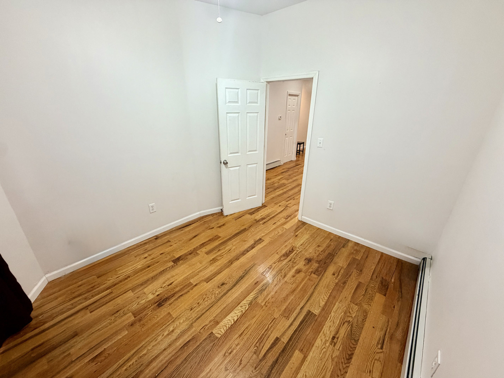 1381 Clay Avenue - Photo 8