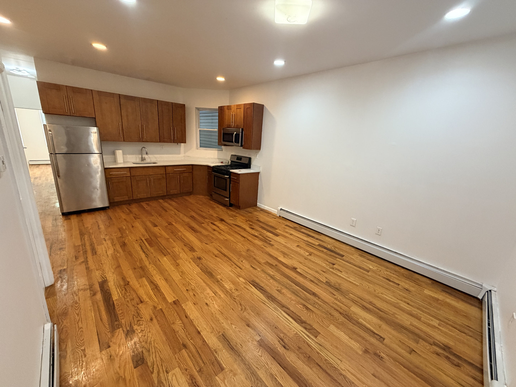 1381 Clay Avenue - Photo 2