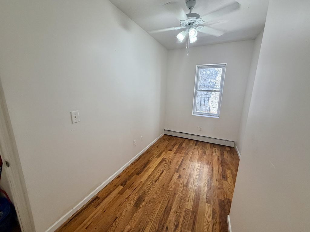 1381 Clay Avenue - Photo 5