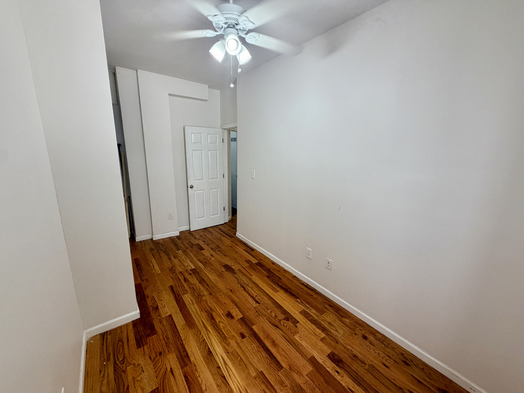 1381 Clay Avenue - Photo 4