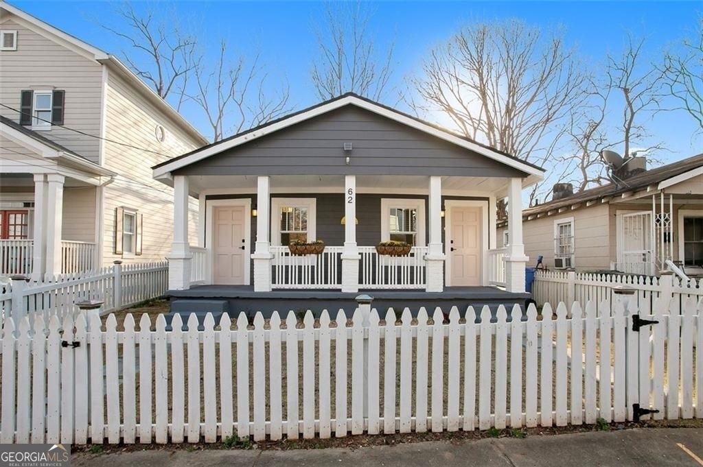 62 Chester Avenue Se - Photo 0