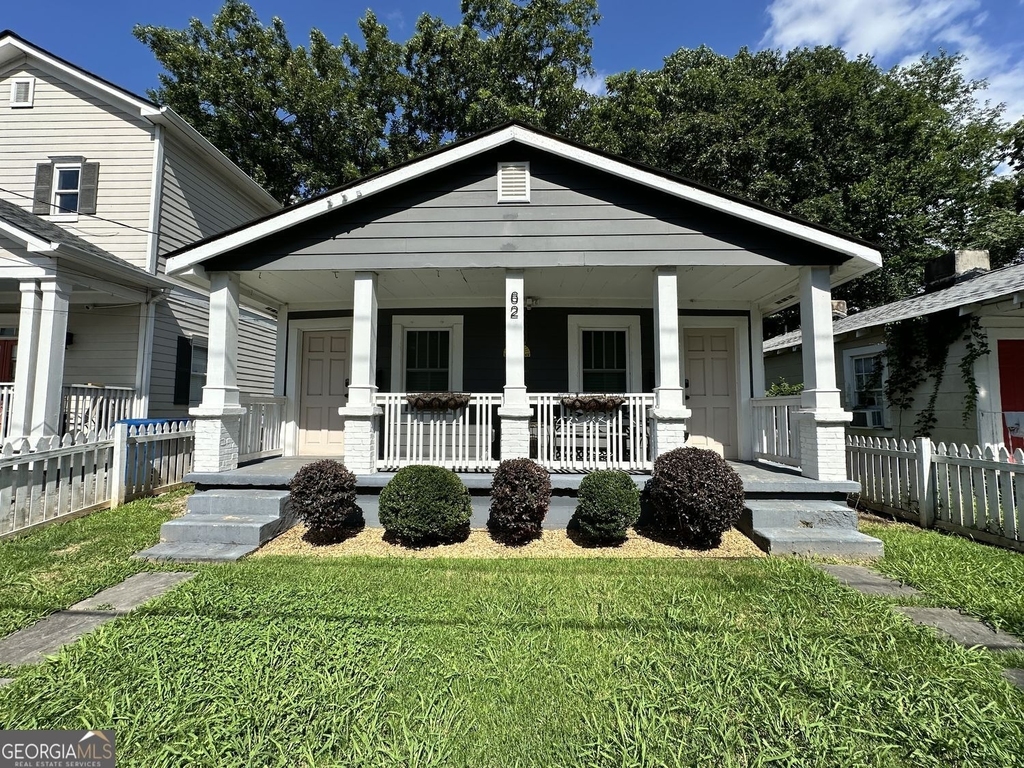 62 Chester Avenue Se - Photo 1