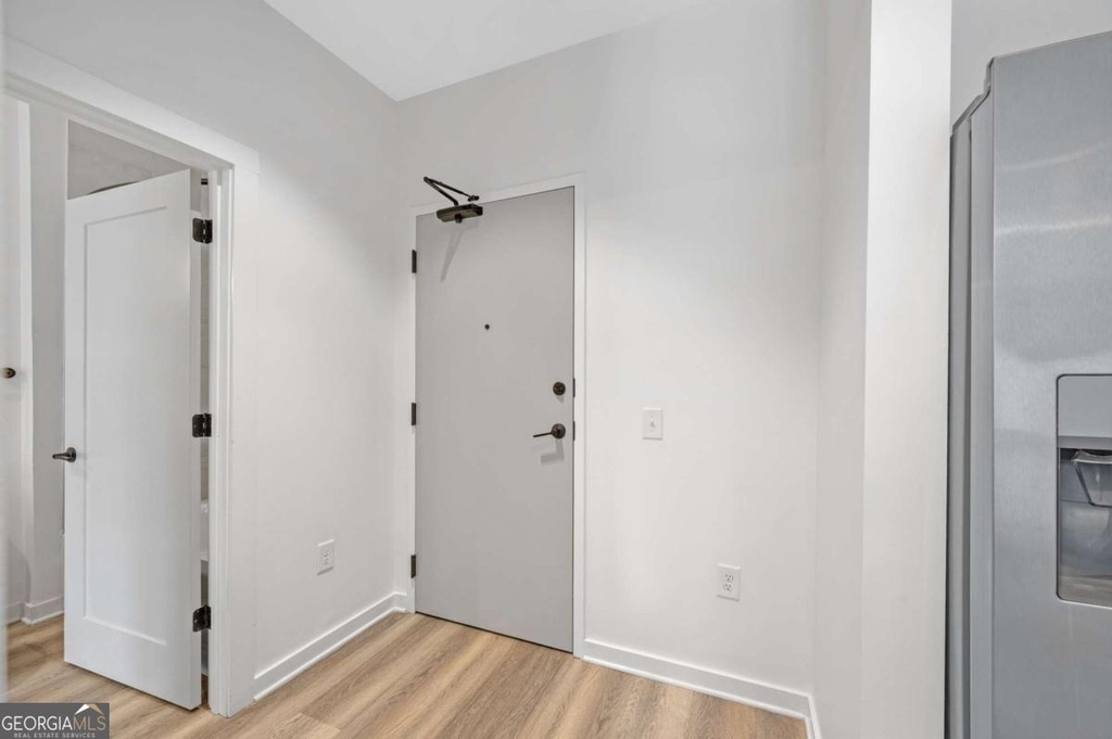 512 Flat Shoals Avenue Se - Photo 8