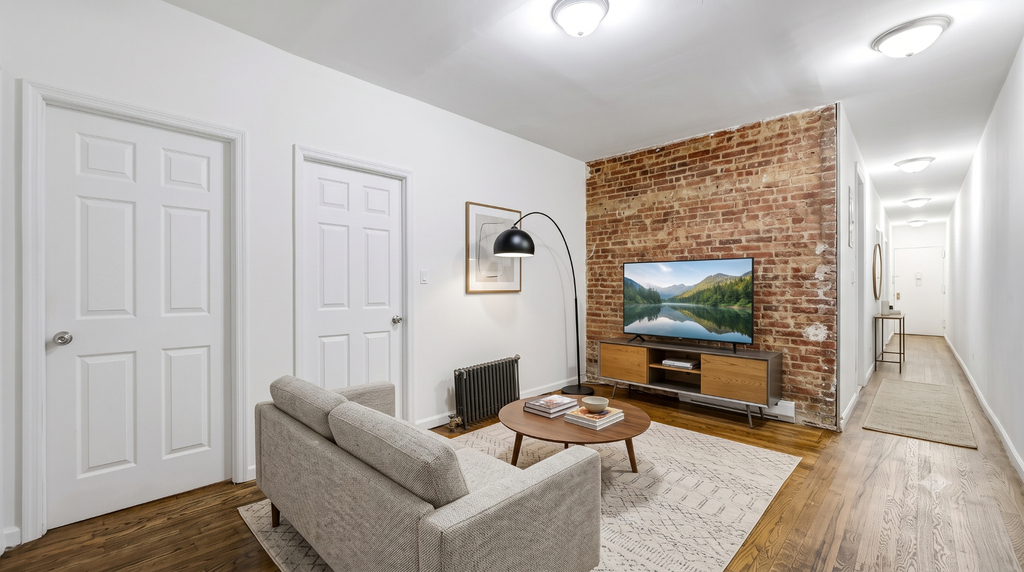 188 Claremont Avenue - Photo 0
