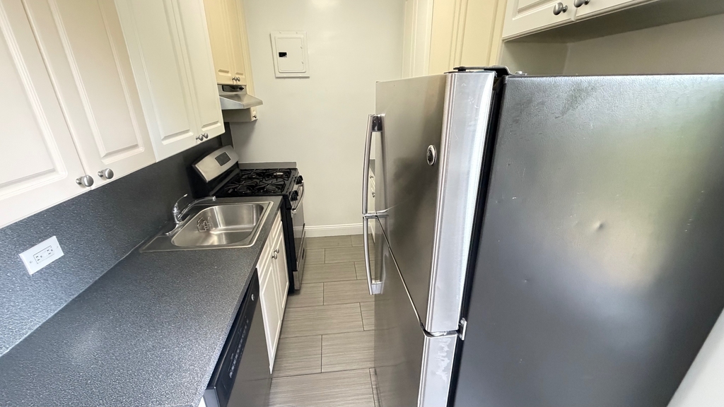 172-90 Highland Avenue - Photo 2