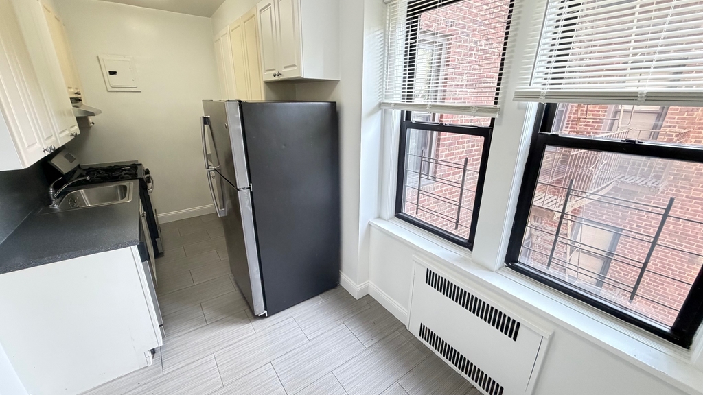 172-90 Highland Avenue - Photo 1