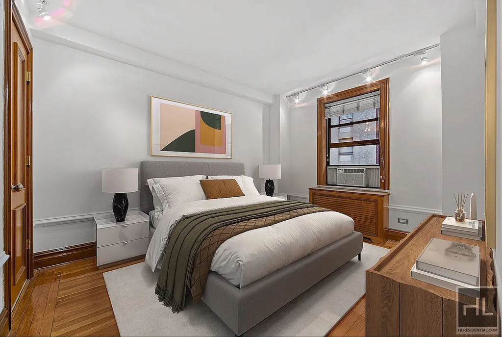 West 58 Street - Photo 1