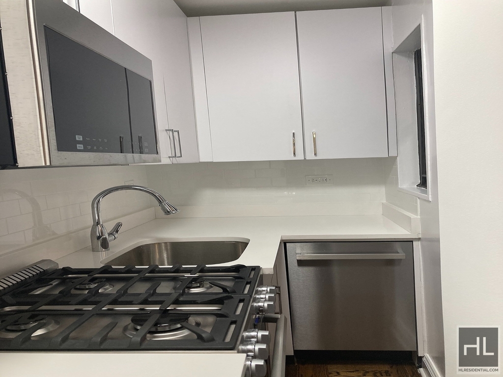 East 35 Street - Photo 2