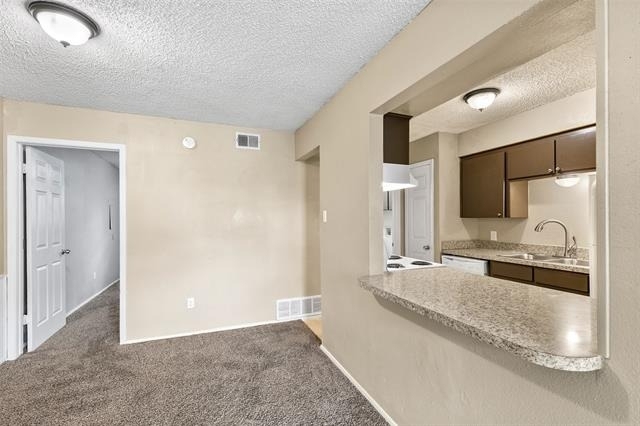 1140 Tyra Lane - Photo 5