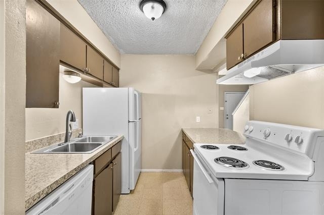 1140 Tyra Lane - Photo 7