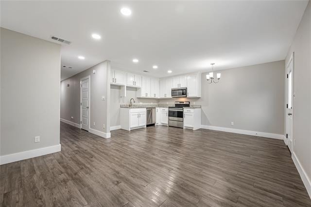 901 W Collins Street - Photo 2