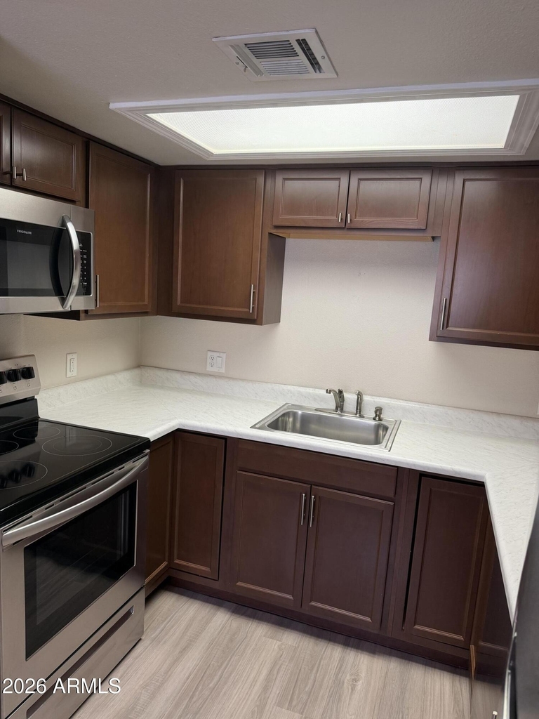 700 W University Drive - Photo 4